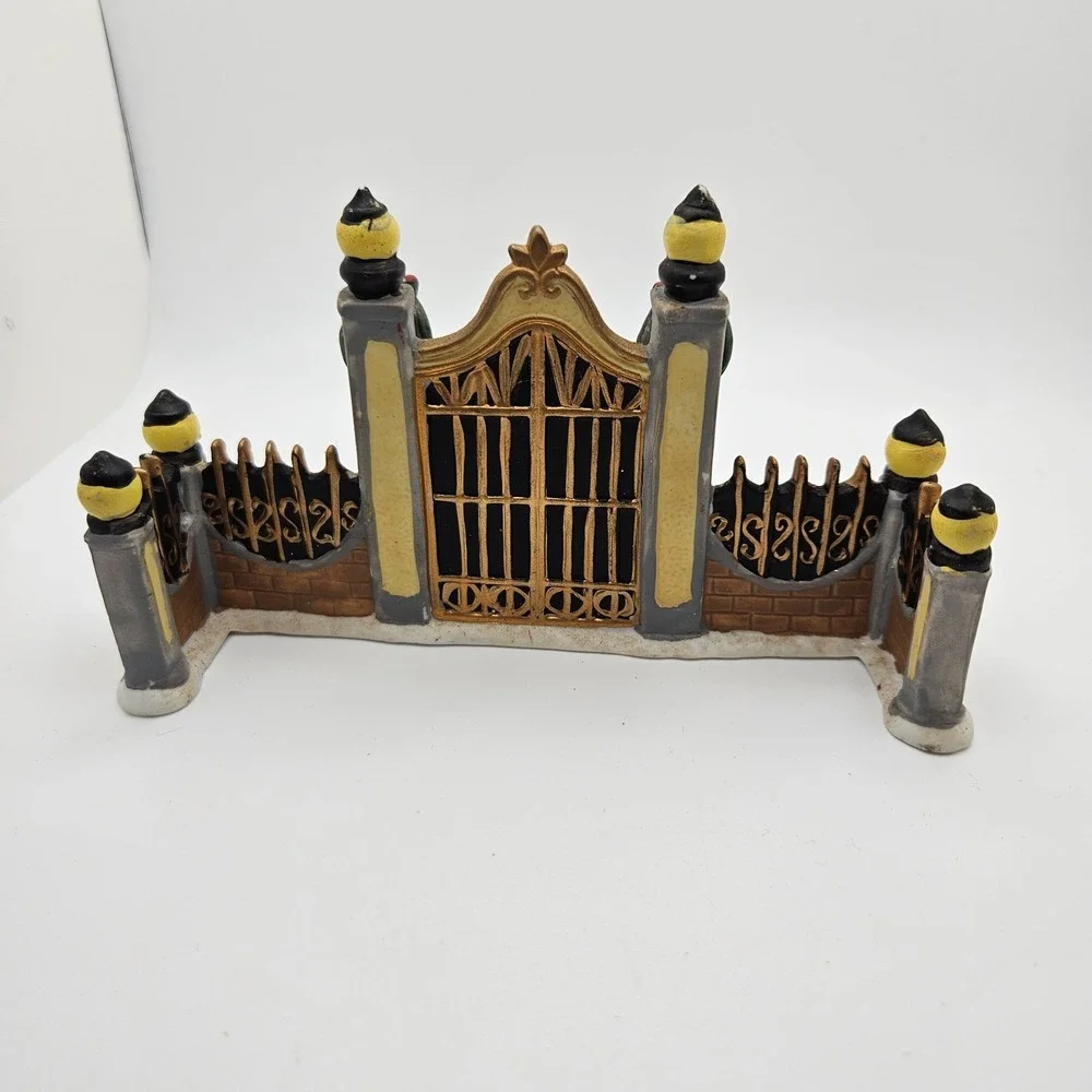 Vintage Christmas Village Gate Fence - Ceramic‎ Wreaths & Lanterns 5.5